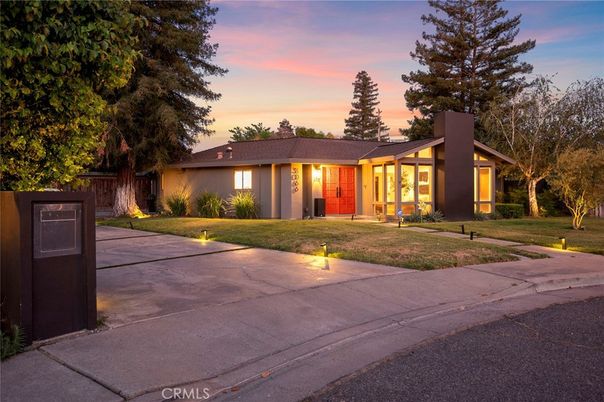 Backyard, Exterior, Facade, Ranch