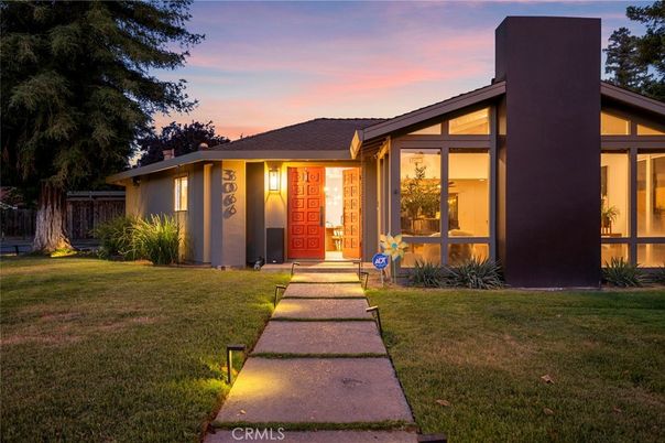 Backyard, Exterior, Facade, Modern