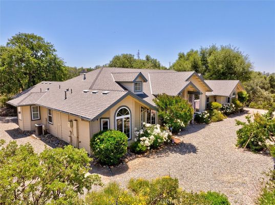 Backyard, Exterior, Facade, Cape Cod