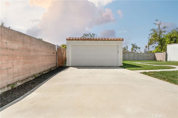 Backyard, Detached Garage, Exterior