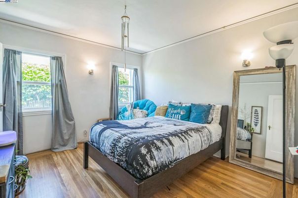 Bedroom, Interior, Pendant Lights, Wood Texture Flooring