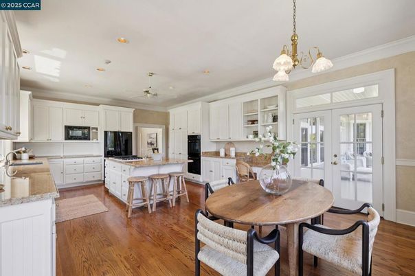 Chandelier, Dining room, Interior, Kitchen, Pendant Lights, Recessed Lighting, Wood Texture Flooring