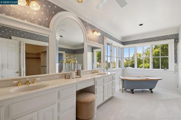 Bathroom, Dual Sink Vanities, Free Standing Baths, Interior, Recessed Lighting