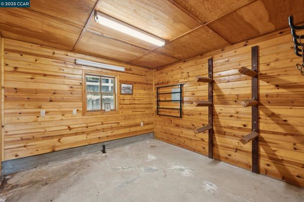 Empty room, Interior, Wooden Ceilings, Wooden Walls