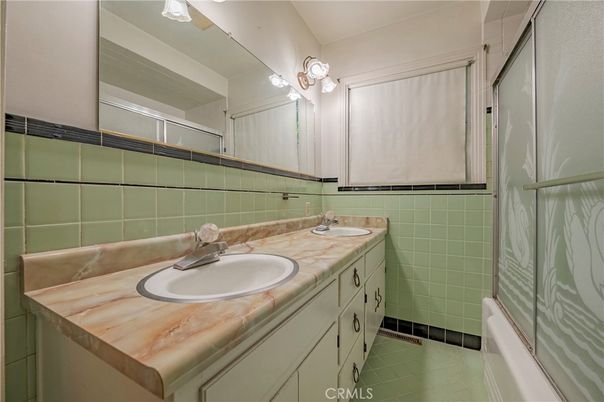 Bathroom, Interior, Tile Countertops