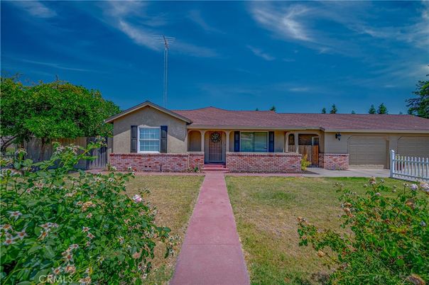 Attached, Backyard, Exterior, Facade, Brick Facade, Ranch