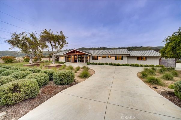 Backyard, Exterior, Facade, Ranch