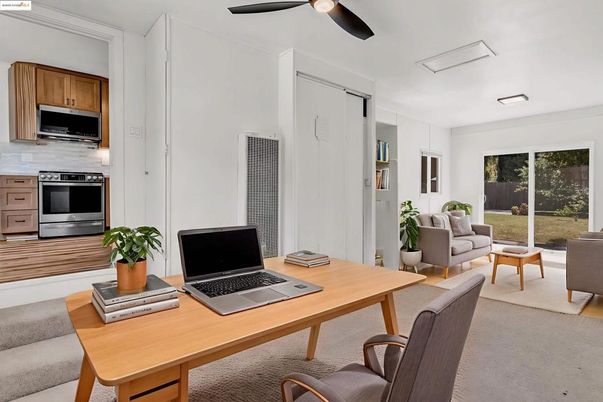 Home Office, Interior