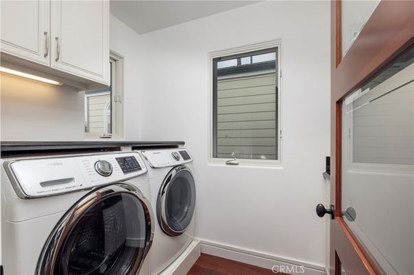 Interior, Washer, Wood Texture Flooring