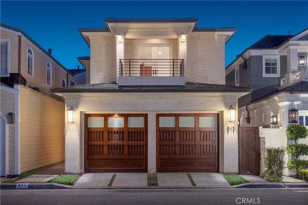 Attached, Exterior, Facade, Modern