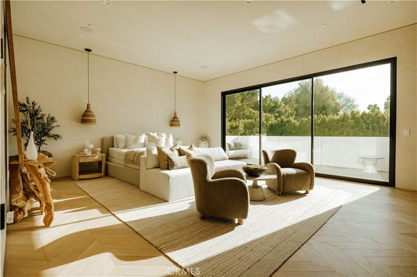 Interior, Living room, Pendant Lights, Recessed Lighting, Wood Texture Flooring