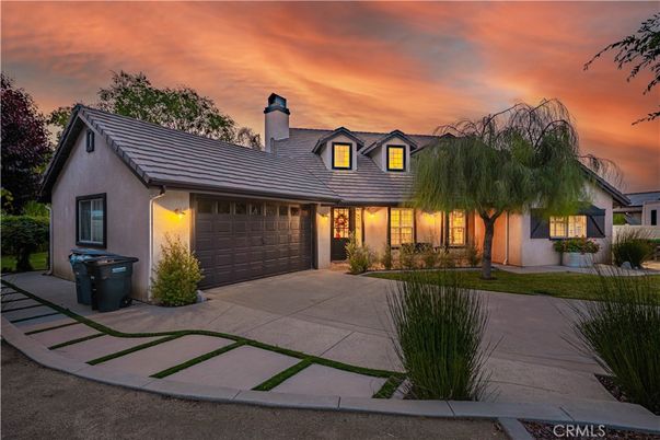 Attached, Exterior, Facade, Ranch