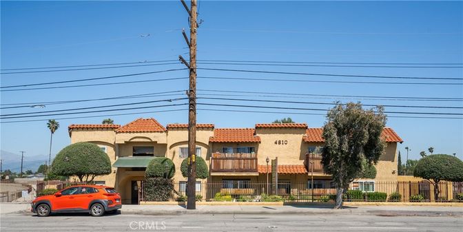 Exterior, Facade, Mediterranean