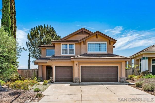 Attached, Exterior, Facade, American Craftsman