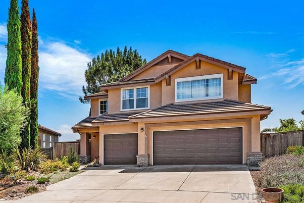 Attached, Exterior, Facade, American Craftsman