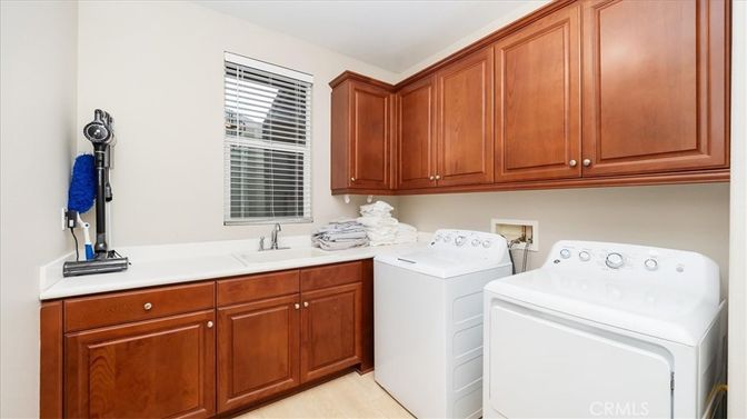 Interior, Washer, Wood Texture Flooring
