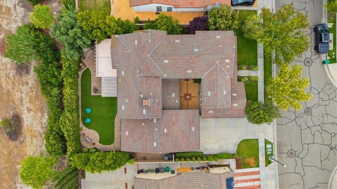 Exterior, Drone