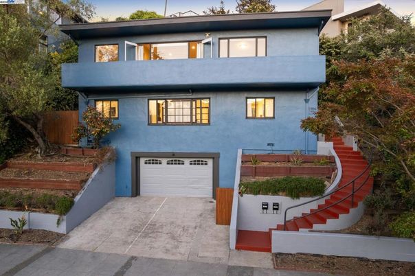 Attached, Exterior, Facade, Modern