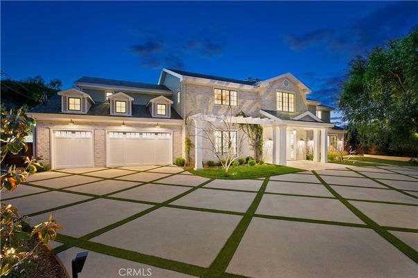 Attached, Exterior, Facade, French Provincial