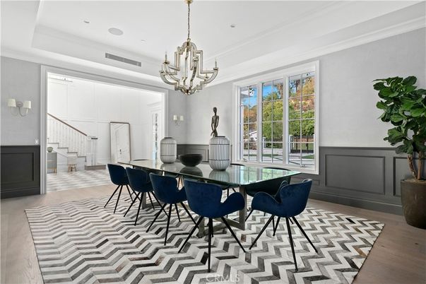 Chandelier, Dining room, Interior, Recessed Lighting, Wood Texture Flooring