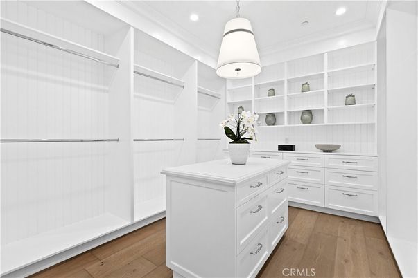 Interior, Pendant Lights, Recessed Lighting, Walk-in Closets, Wood Texture Flooring
