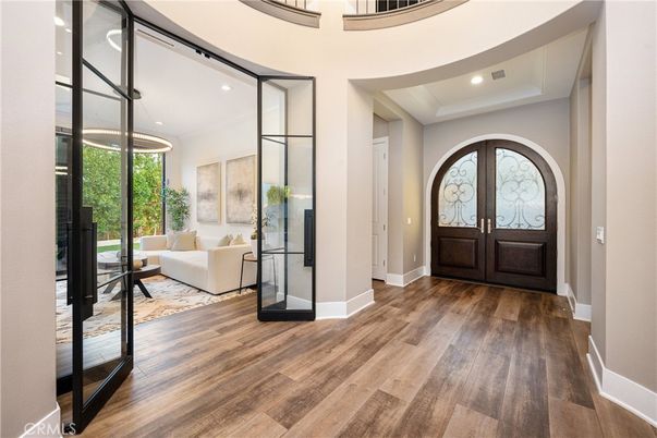 Interior, Recessed Lighting, Wood Texture Flooring