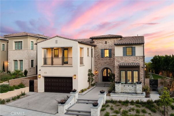 Attached, Exterior, Facade, Mediterranean