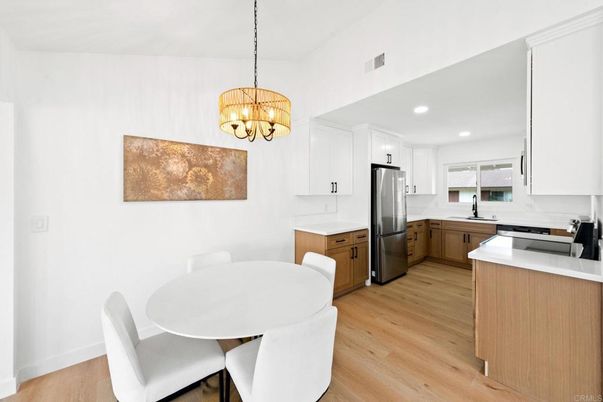 Chandelier, Dining room, Interior, Kitchen, Pendant Lights, Recessed Lighting, Stainless Steel Appliances, Wood Texture Flooring