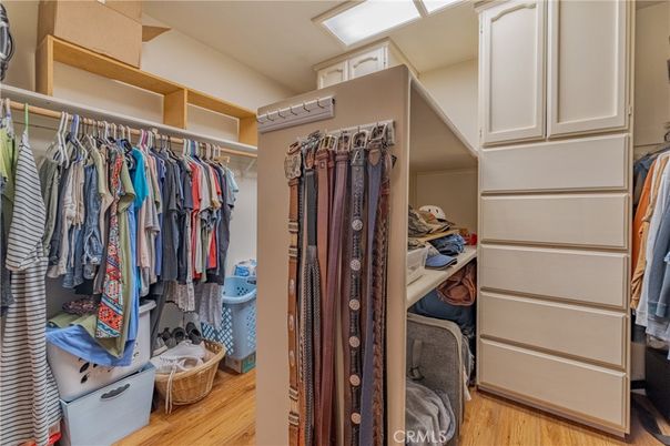 Interior, Walk-in Closets, Wood Texture Flooring