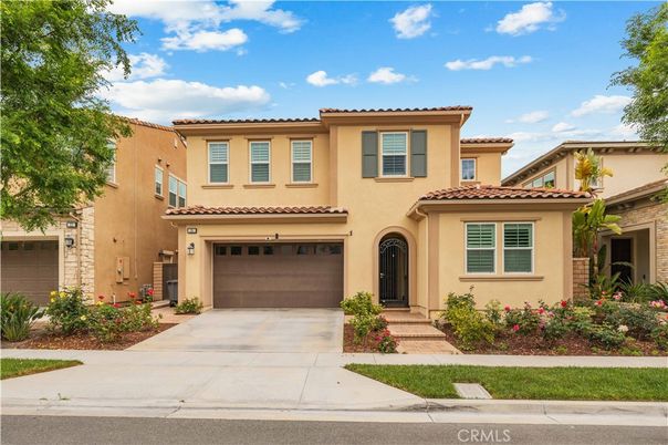 Attached, Exterior, Facade, Mediterranean