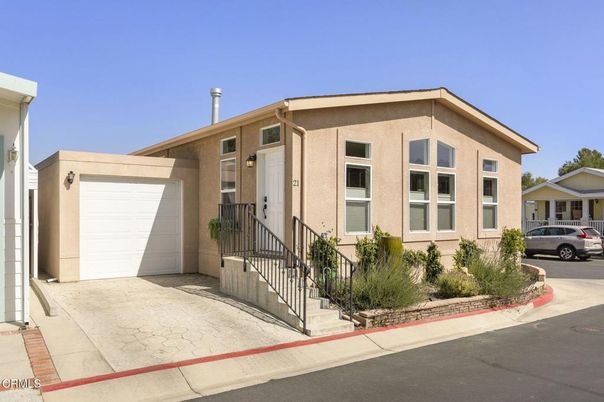 Attached, Exterior, Facade, Modern