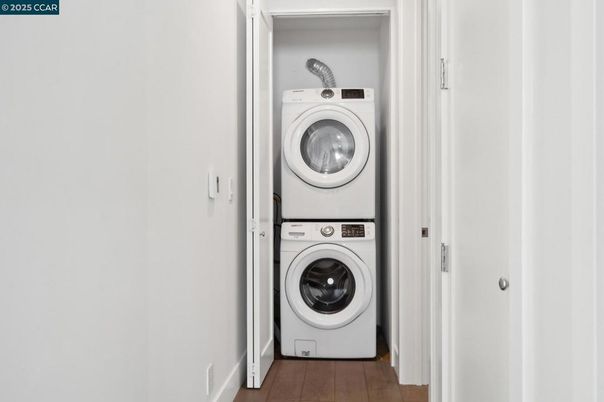 Interior, Utility Closets, Washer, Wood Texture Flooring