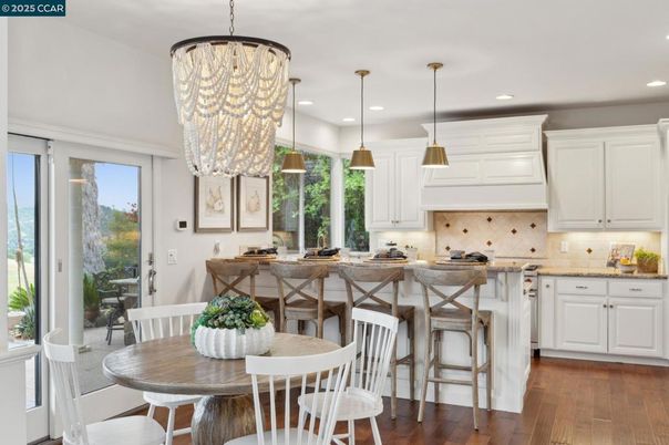 Chandelier, Dining room, Interior, Kitchen, Pendant Lights, Recessed Lighting, Wood Texture Flooring