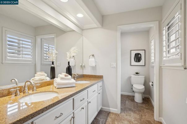 Bathroom, Dual Sink Vanities, Interior, Recessed Lighting