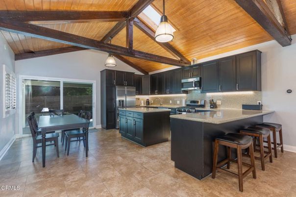 Dining room, Interior, Kitchen, Pendant Lights, Stainless Steel Appliances, Wooden Beams, Wooden Ceilings