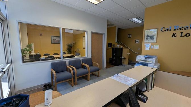 Home Office, Interior