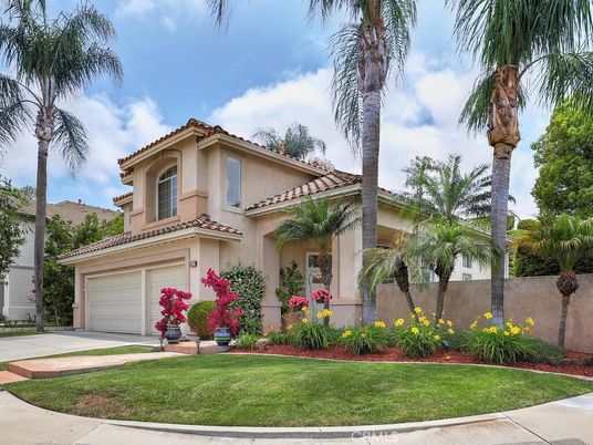 Attached, Exterior, Facade, Mediterranean