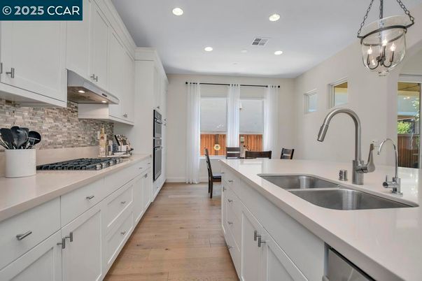 Dining room, Interior, Kitchen, Pendant Lights, Recessed Lighting, Wood Texture Flooring