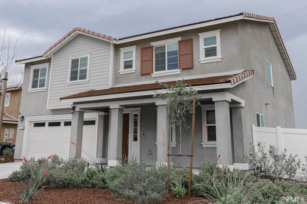 Attached, Exterior, Facade, Mediterranean