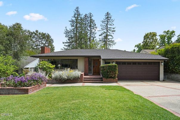 Attached, Backyard, Exterior, Facade, Brick Facade, Ranch