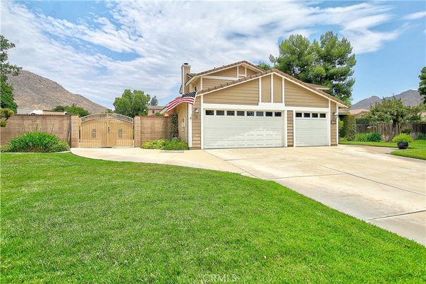Backyard, Detached Garage, Exterior