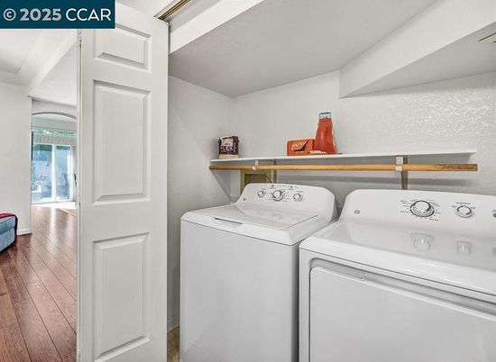 Interior, Utility Closets, Washer, Wood Texture Flooring