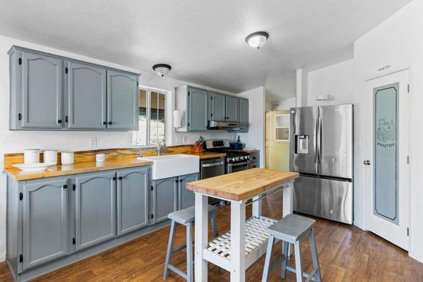 Interior, Kitchen, Stainless Steel Appliances, Wood Texture Flooring