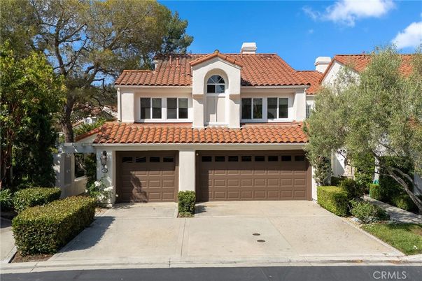 Attached, Exterior, Facade, Mediterranean