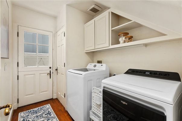 Interior, Washer, Wood Texture Flooring