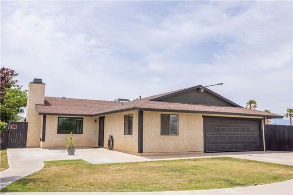 Attached, Exterior, Facade, Ranch