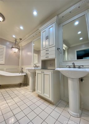 Bathroom, Dual Sink Vanities, Free Standing Baths, Interior, Recessed Lighting