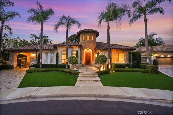 Attached, Exterior, Facade, Mediterranean