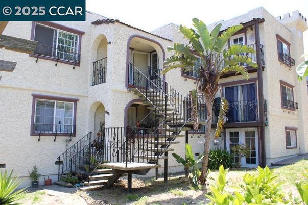 Exterior, Facade, Spanish Mediterranean