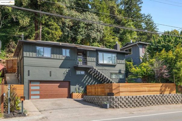 Attached, Exterior, Facade, Rowhouse